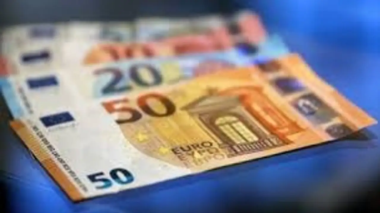 انخفاض متزامن لسعر الصرف في البنوك بعد خفض بنك التصدير والاستيراد 200 دونغ